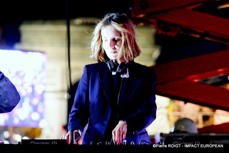 _27I3042champs elysee noel 2024