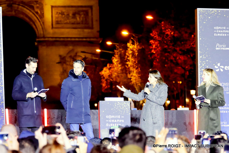 _27I3056champs elysee noel 2024