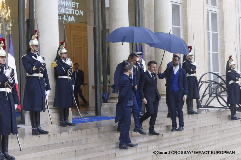 Emmanuel MACRON et Kyriakos MITSOTAKIS, Premier ministre de la République hellénique.