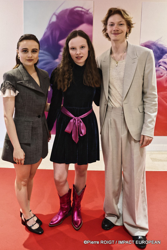 SOUND OF FALLING - Lena Urzendowsky, Laeni Geiseler et Filip Schnack