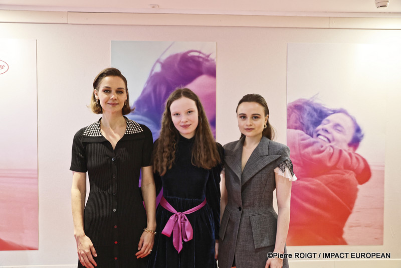 SOUND OF FALLING - Luise Heyer, Laeni Geiseler et Lena Urzendowsky