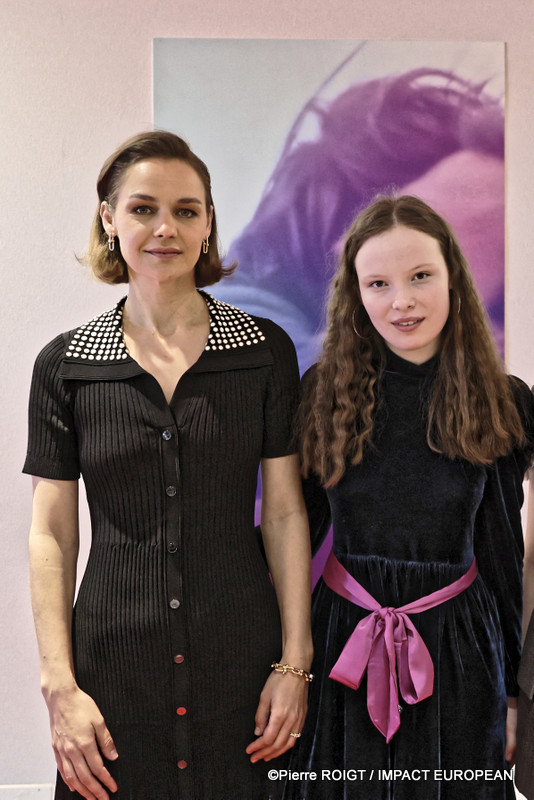 SOUND OF FALLING - Luise Heyer, Laeni Geiseler