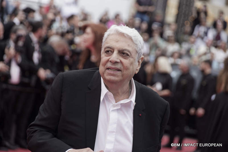 Enrico Macias - Montée des marches du film « Partir un jour » pour la cérémonie d’ouverture du 78ème Festival International du Film de Cannes