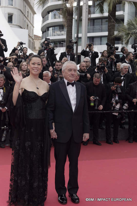 Robert De Niro - Montée des marches du film « Partir un jour » pour la cérémonie d’ouverture du 78ème Festival International du Film de Cannes