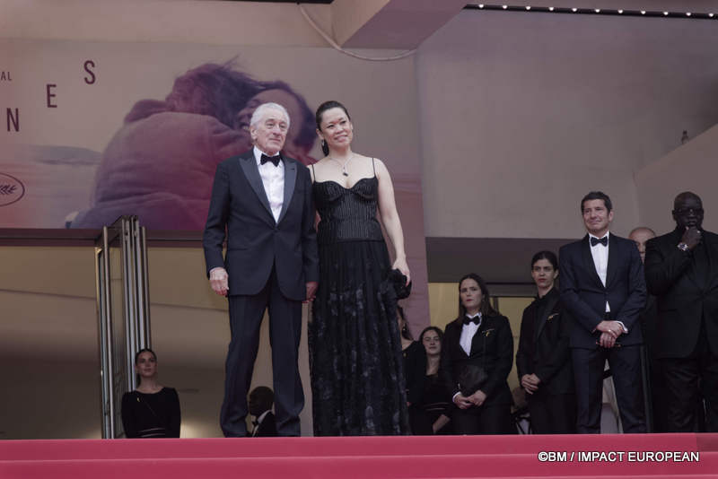 Robert De Niro - Montée des marches du film « Partir un jour » pour la cérémonie d’ouverture du 78ème Festival International du Film de Cannes