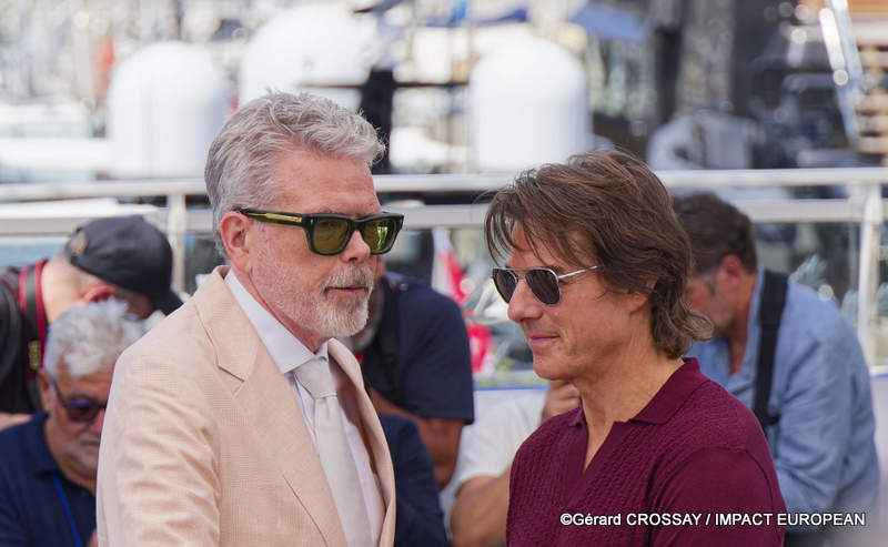 Le réalisateur Christopher MCQUARRIE et l'acteur Tom CRUISE