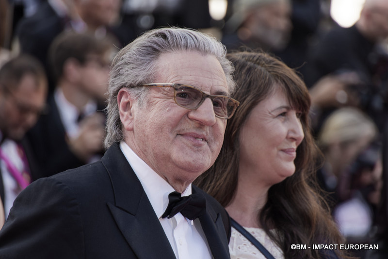 Tapis rouge de cloture 0015