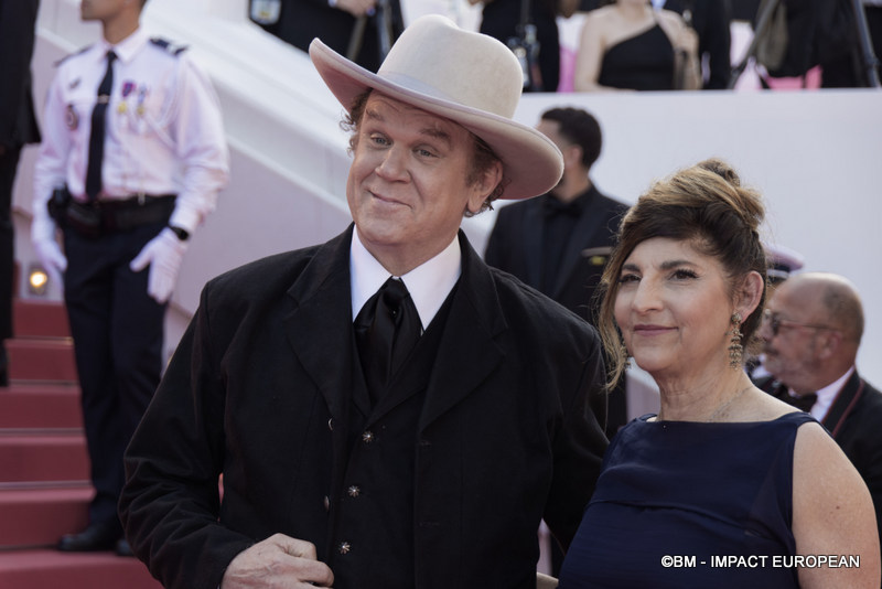 Tapis rouge de cloture 0017