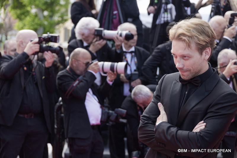 Tapis rouge de cloture 0028