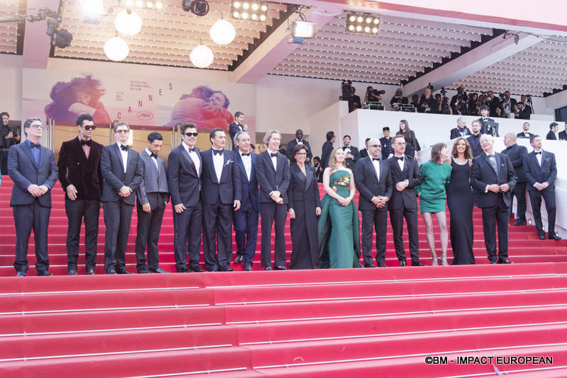 WES ANDERSON, BENICIO DEL TORO, MIA THREAPLETON, RACHIDA DATI, RIZ AHMED, BILL MURRAY, BENEDICT CUMBERBATCH, MICHAEL CERA, RUPERT FRIEND, RICHARD AYOADE, ROMAN COPPOLA, ALEXANDRE DESPLAT