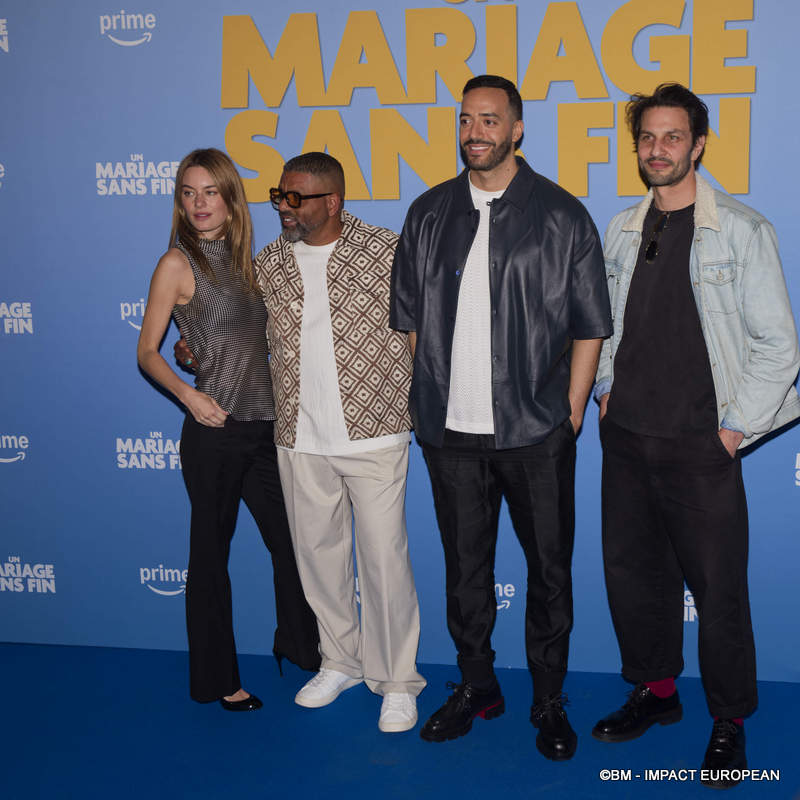 Camille Rowe, Youssef Hajdi, Tarek Boudali et Marc Ruchmann assistent à la première de « Un Mariage Sans Fin » au Max Linder le 06 mai 2025 à Paris