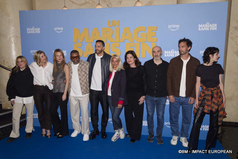 Youssef Hajdi, Tarek Boudali, Marie Papillon, Bertrand Usclat, Claire Chust et les membres du casting assistent à la première de "Un Mariage Sans Fin" au Max Linder le 06 mai 2025 à Paris