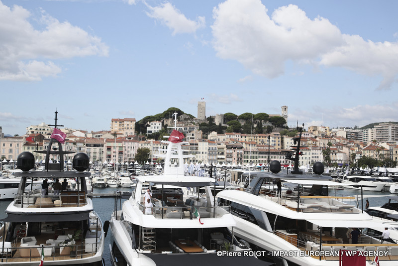 Superyacht au Cannes Yachting Festival 2025