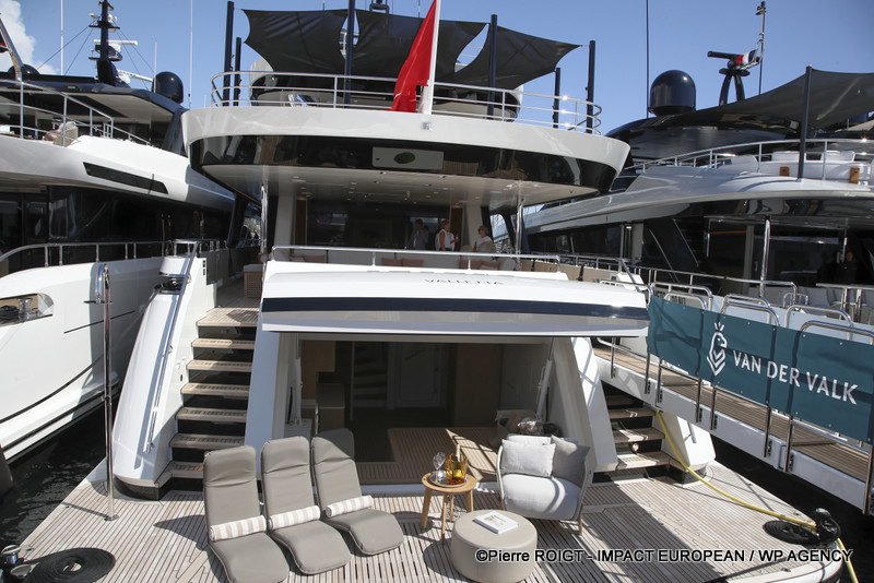 Superyacht au Cannes Yachting Festival 2025