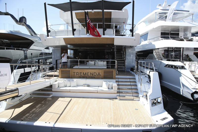 Superyacht au Cannes Yachting Festival 2025