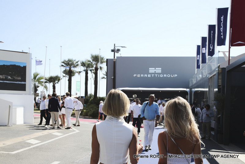 A27I0888YACHING 2025