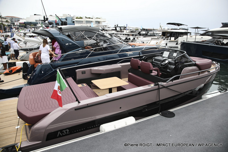 Superyacht au Cannes Yachting Festival 2025