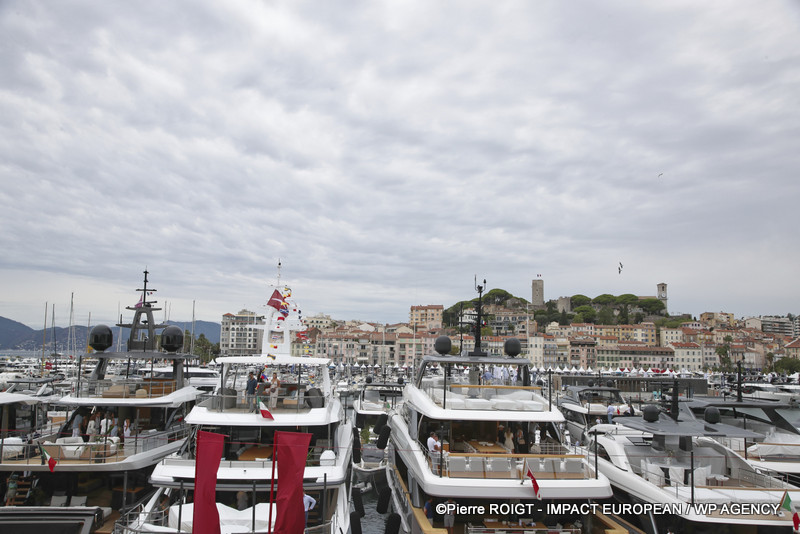 Superyacht au Cannes Yachting Festival 2025