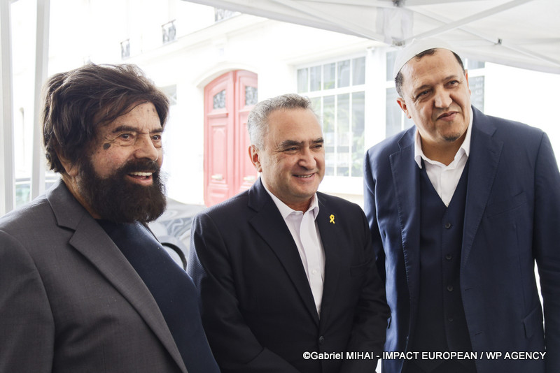 Marek Halter,  l'ambassadeur d'Israël en France Joshua L. Zarka et l'imam Hassen Chalghoumi