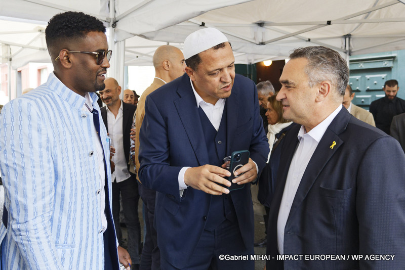 Guste, l'ambassadeur d'Israël en France Joshua L. Zarka et l'imam Hassen Chalghoumi