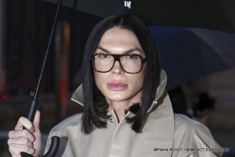 Victoria Beckam fwParis 3oct25 (16)