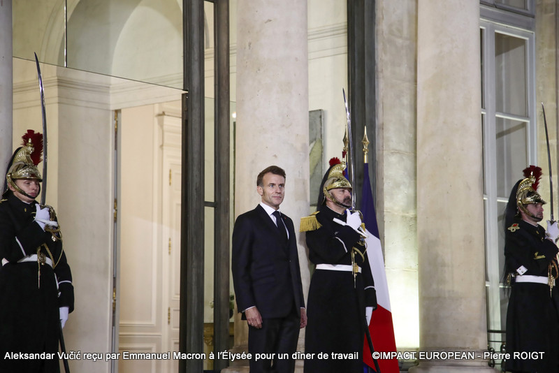 Aleksandar Vučić reçu par Emmanuel Macron à l’Élysée pour un dîner de travail