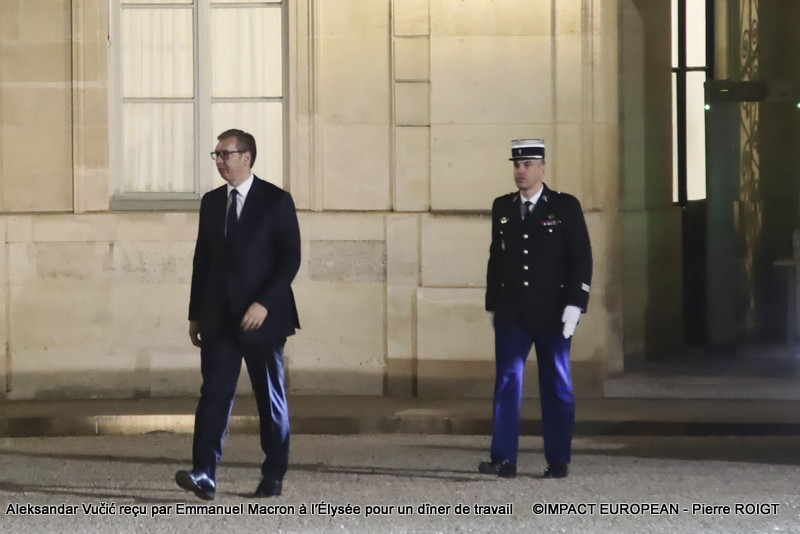Aleksandar Vučić reçu par Emmanuel Macron à l’Élysée pour un dîner de travail