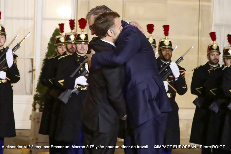 Aleksandar Vučić reçu par Emmanuel Macron à l’Élysée pour un dîner de travail