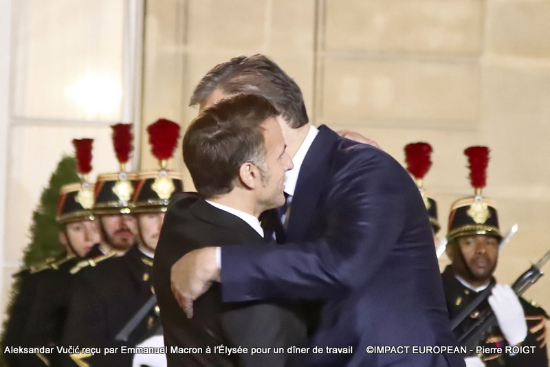 Aleksandar Vučić reçu par Emmanuel Macron à l’Élysée pour un dîner de travail