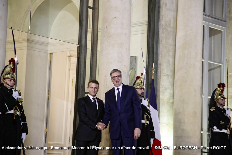 Aleksandar Vučić reçu par Emmanuel Macron à l’Élysée pour un dîner de travail