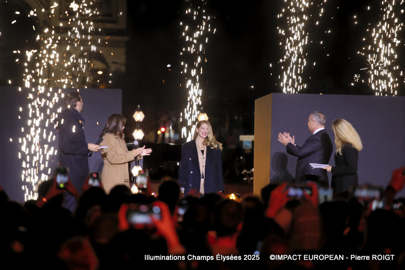 A27I7150Illuminations Champs élys