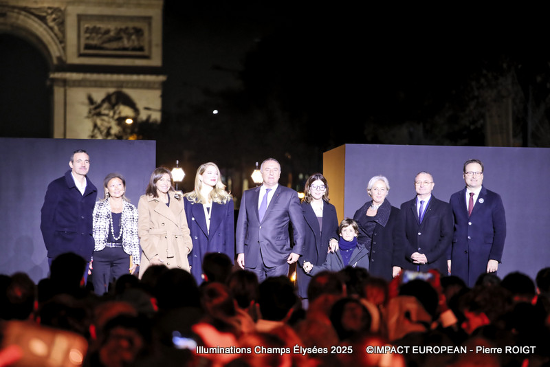 A27I7190Illuminations Champs élys