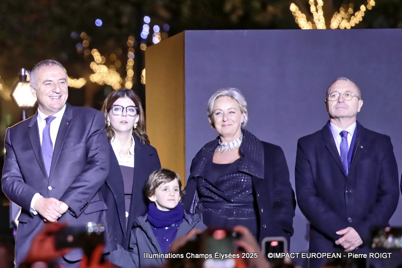 A27I7220Illuminations Champs élys