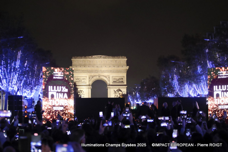 A27I7225Illuminations Champs élys