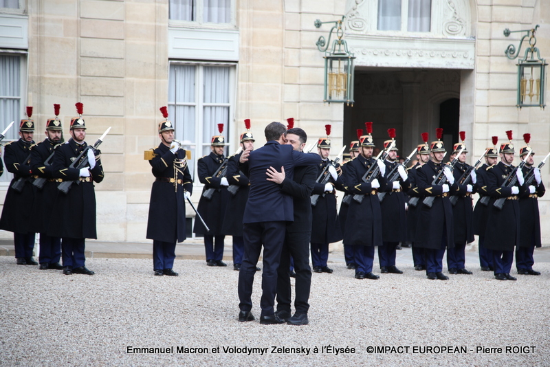 Emmanuel Macron, le président français et Volodymyr Zelensky,  le président ukrainien
