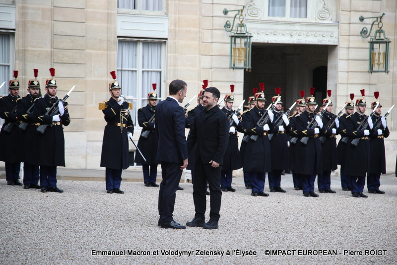 Emmanuel Macron, le président français et Volodymyr Zelensky,  le président ukrainien