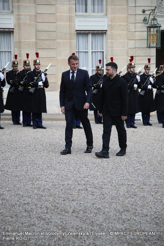 Emmanuel Macron, le président français et Volodymyr Zelensky,  le président ukrainien