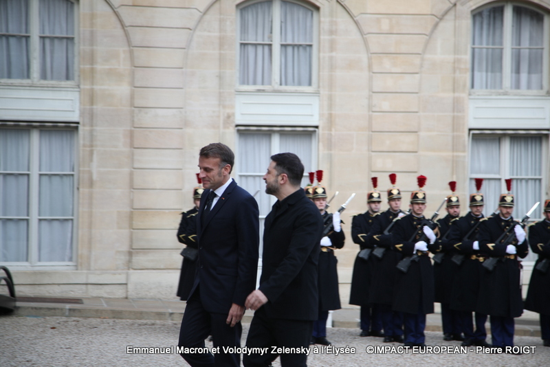 Emmanuel Macron, le président français et Volodymyr Zelensky,  le président ukrainien