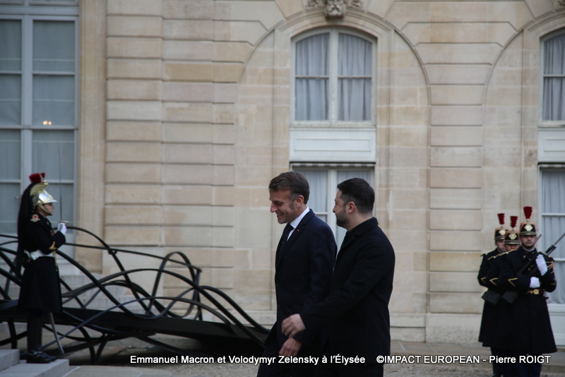 Emmanuel Macron, le président français et Volodymyr Zelensky,  le président ukrainien