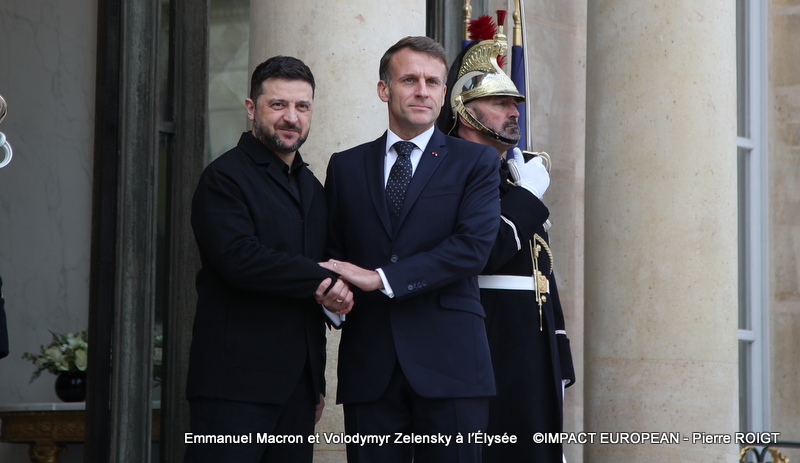Emmanuel Macron, le président français et Volodymyr Zelensky,  le président ukrainien