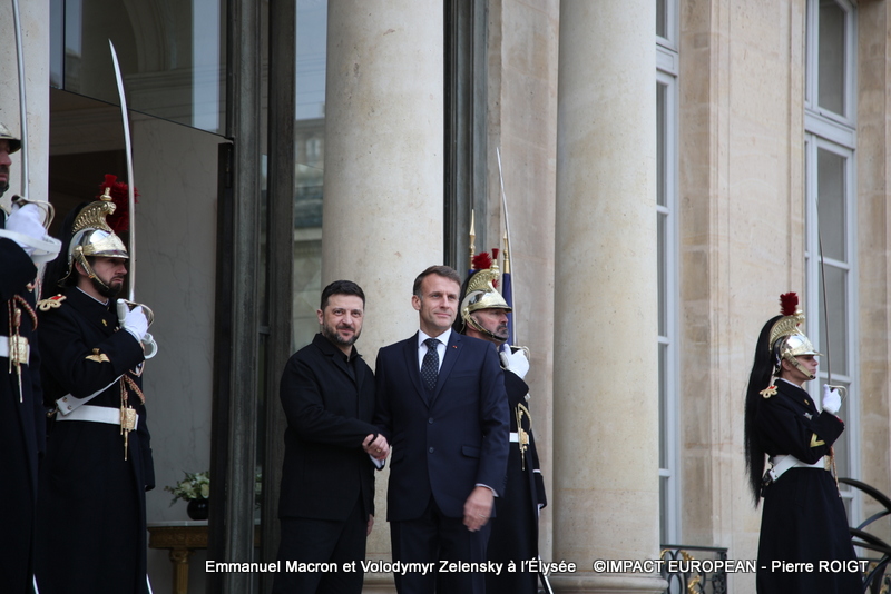 Emmanuel Macron, le président français et Volodymyr Zelensky,  le président ukrainien