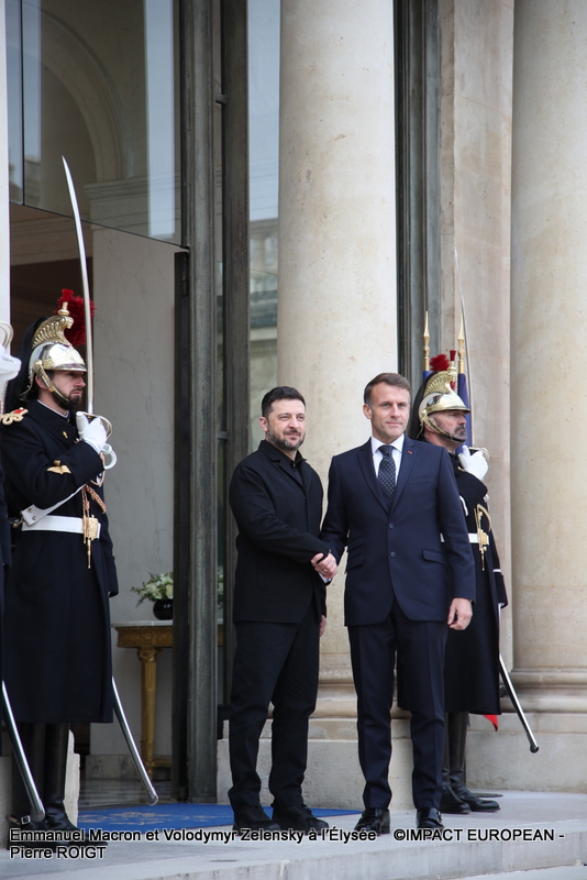 Emmanuel Macron, le président français et Volodymyr Zelensky,  le président ukrainien