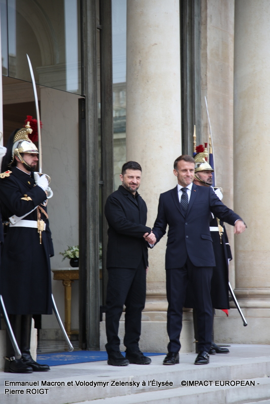 Emmanuel Macron, le président français et Volodymyr Zelensky,  le président ukrainien