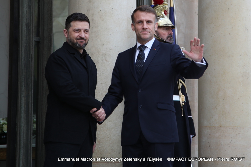 Emmanuel Macron, le président français et Volodymyr Zelensky,  le président ukrainien