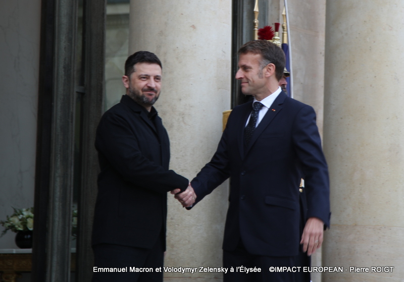 Emmanuel Macron, le président français et Volodymyr Zelensky,  le président ukrainien