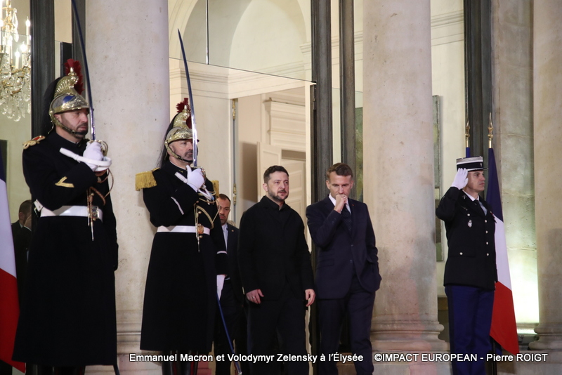 Emmanuel Macron, le président français et Volodymyr Zelensky,  le président ukrainien à l’Élysée 1er Décembre 2025