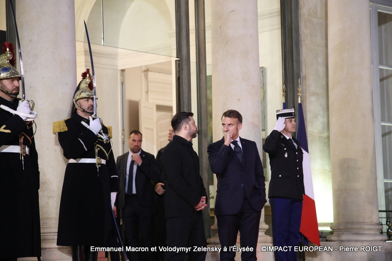 Emmanuel Macron, le président français et Volodymyr Zelensky,  le président ukrainien à l’Élysée 1er Décembre 2025