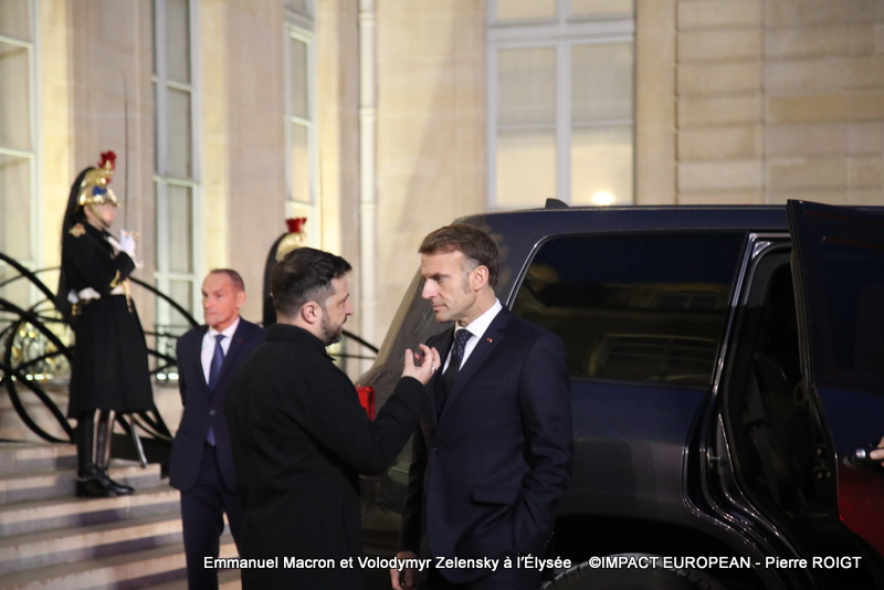 Emmanuel Macron, le président français et Volodymyr Zelensky,  le président ukrainien à l’Élysée 1er Décembre 2025