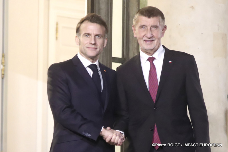 A27I0237Macron et Andrej Babis