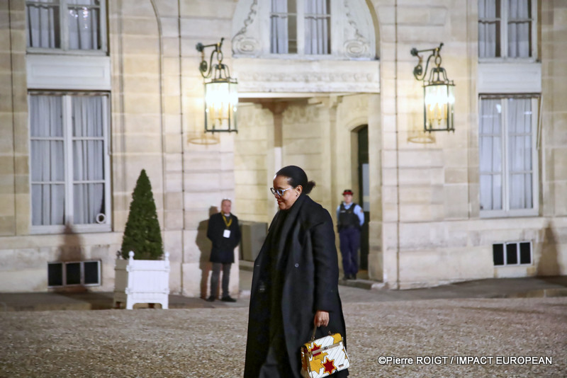 A27I3240Sommet AIEA - Paris